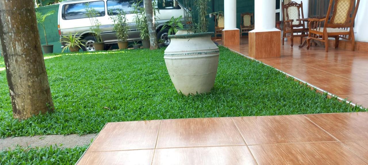 Elephant Reach Villa Pinnawala Пинавала Екстериор снимка